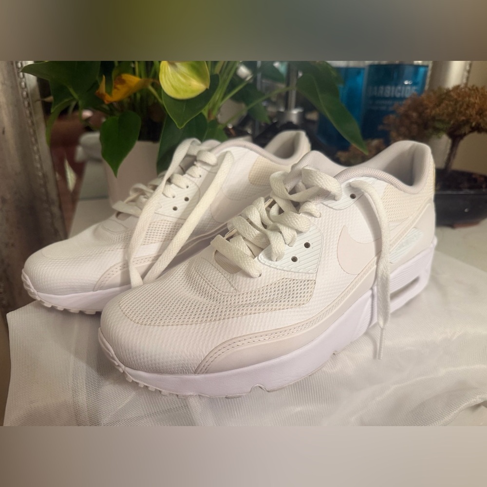 Women’s Lightweight Lace-Up Sneakers in White and Cream